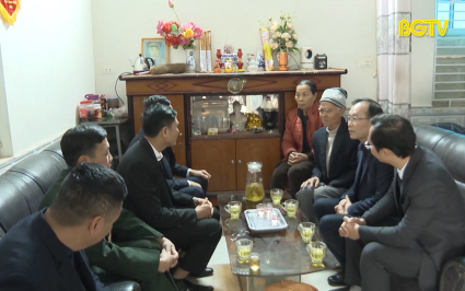 Tặng quà Tết người có công tại Lục Nam