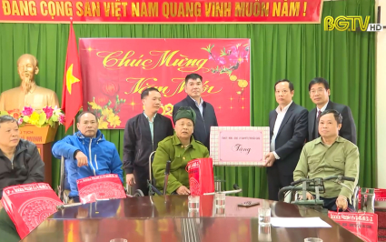 Thăm, tặng quà Trung tâm điều dưỡng thương binh Thuận Thành 