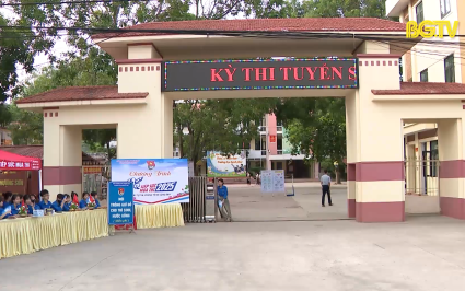 Thanh niên tình nguyện tiếp sức mùa thi