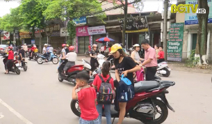 Thành phố Bắc Giang: Vấn đề đội mũ bảo hiểm cho học sinh chưa được tốt