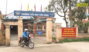 Thầy giáo tình nguyện tuyên truyền phòng chống dịch Covid- 19