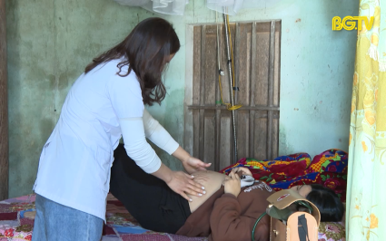 Thêm chính sách hỗ trợ nhân viên y tế, cô đỡ thôn bản