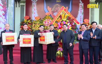 Thủ tướng thăm, chúc mừng giáng sinh tại Giáo xứ Bắc Giang 