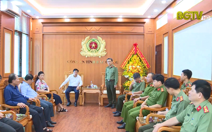 Thường trực Tỉnh ủy chúc mừng Ngày truyền thống Công an nhân dân Việt Nam