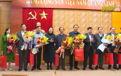 Thường trực Tỉnh ủy gặp mặt các đồng chí lãnh đạo chuyển và nghỉ công tác