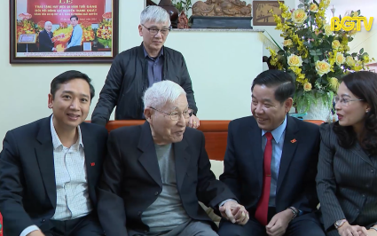Thường trực Tỉnh ủy thăm, chúc Tết đồng chí Nguyễn Thanh Quất 