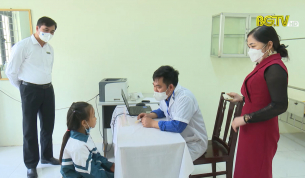 Tích cực vận động học sinh tham gia bảo hiểm y tế 