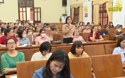 Tiếp xúc, đối thoại với cán bộ, hội viên phụ nữ