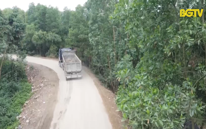 TP. Bắc Giang: Ảnh hưởng từ xe tải trọng lớn di chuyển trên đê 
