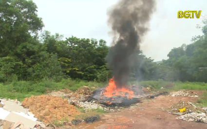 TP. Bắc Giang: Đốt rác thải công nghiệp trong khu dân cư
