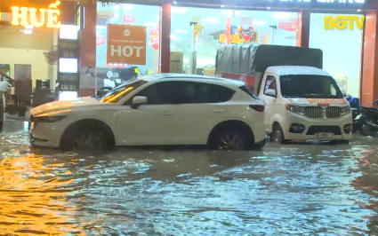 TP Bắc Giang: Nhiều tuyến phố bị ngập sau trận mưa lớn