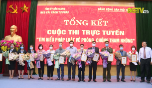 Trao giải cuộc thi trực tuyến "Tìm hiểu pháp luật về phòng, chống tham nhũng"