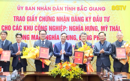 Trao Giấy chứng nhận đăng ký đầu tư 4 dự án hạ tầng khu công nghiệp 