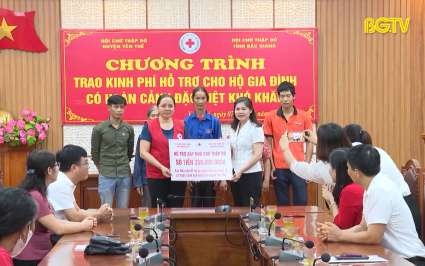 Trao kinh phí hỗ trợ xây dựng nhà nhân đạo