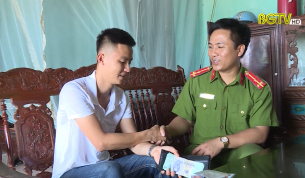 Trưởng công an xã nhặt được của rơi trả người đánh mất