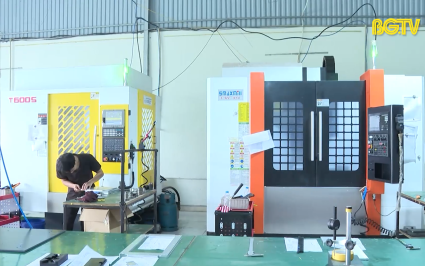 Ứng dụng máy móc thiết bị, mở rộng quy mô sản xuất 