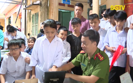 Lạng Giang: Ưu tiên làm căn cước cho học sinh trước thềm năm học mới 