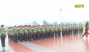 Văn phòng Bộ Công an dâng hoa, báo công Chủ tịch Hồ Chí Minh