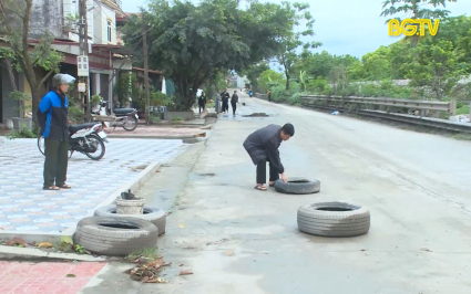Việt Yên: Di dời vật cản trên đường tỉnh 295B  