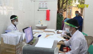 Việt Yên: Nhân viên y tế làm mũ bảo hộ phòng chống dịch Covid-19