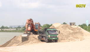 Việt Yên tăng cường quản lý hoạt động bến bãi tập kết cát, sỏi ven sông