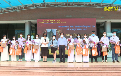 Vinh danh học sinh có thành tích xuất sắc trong kỳ thi chọn học sinh giỏi