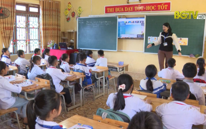 Vượt khó khăn bám trường, bám lớp