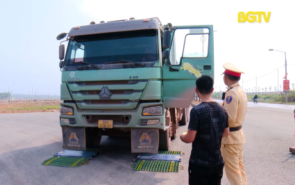 Xử lý nghiêm ô tô cơi nới thành thùng và chở hàng quá tải 