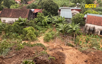 Xuất hiện điểm sạt lở núi nguy hiểm tại Lục Nam