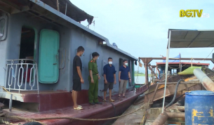 Yên Dũng: Bắt giữ 2 tàu hút cát trái phép trên sông Cầu