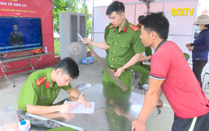 Yên Dũng: Giao nộp gần 200 vũ khí, vật liệu nổ, công cụ hỗ trợ