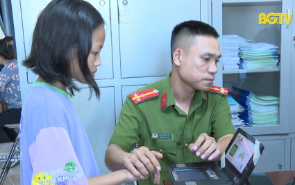 Yên Dũng: Lưu động tiếp nhận hồ sơ cấp căn cước cho trẻ 6 - 14 tuổi  